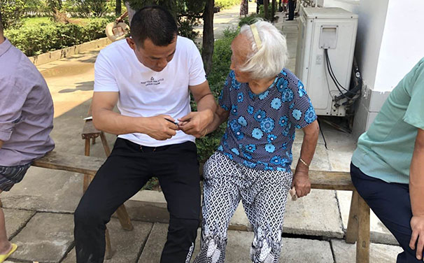 愛(ài)滿福利院，湖北昌利員工端午節(jié)前送溫暖