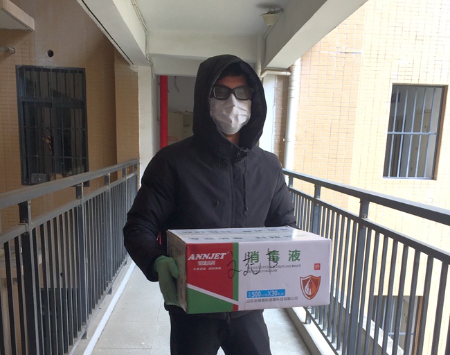 湖北昌利的這個(gè)普通家庭，一家三口都是志愿者