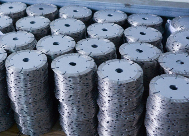 你知道石材專(zhuān)用鋸片冷卻潤(rùn)滑劑由哪些物質(zhì)組成的嗎？